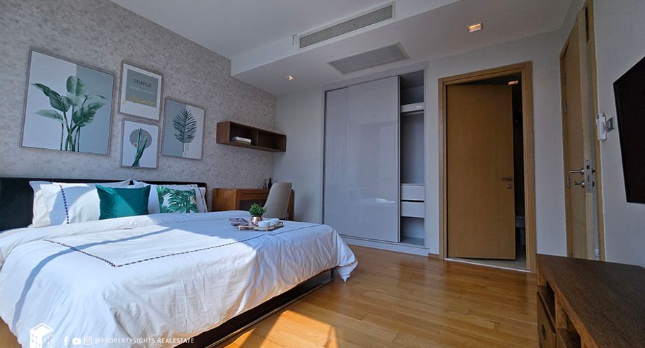For rent 3 bedrooms condo in Khlong Toei, Bangkok