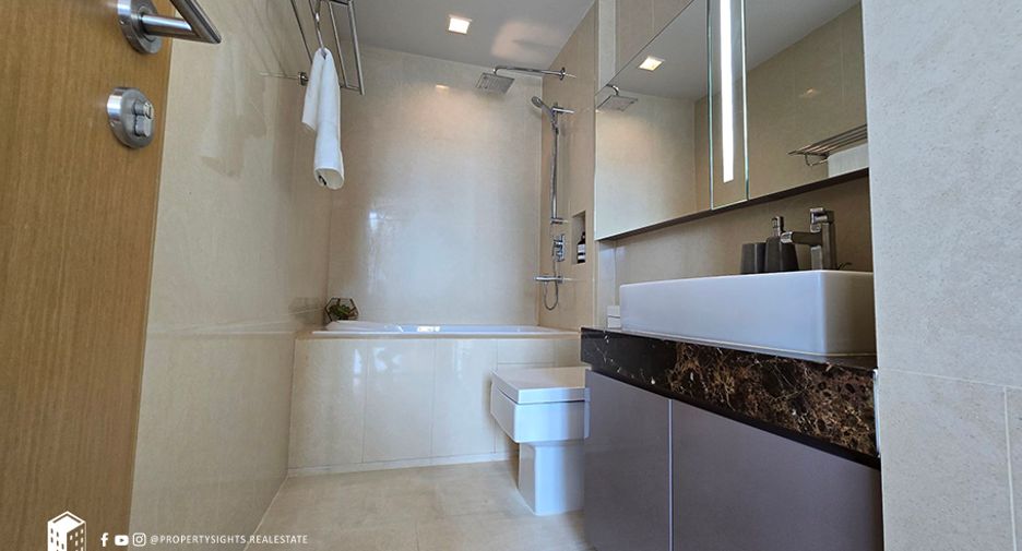 For rent 3 bedrooms condo in Khlong Toei, Bangkok