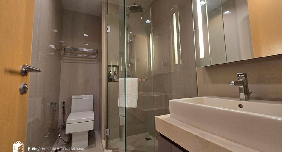 For rent 3 bedrooms condo in Khlong Toei, Bangkok