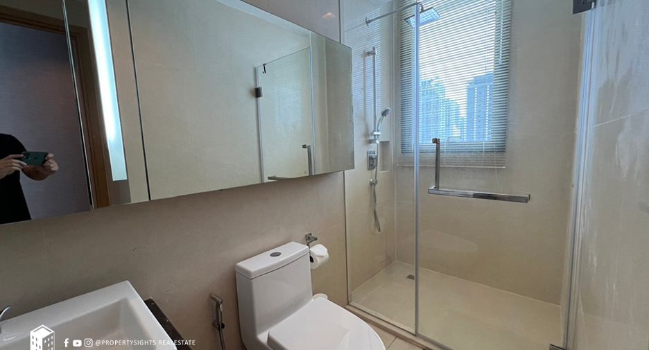 For rent 2 bedrooms condo in Khlong Toei, Bangkok