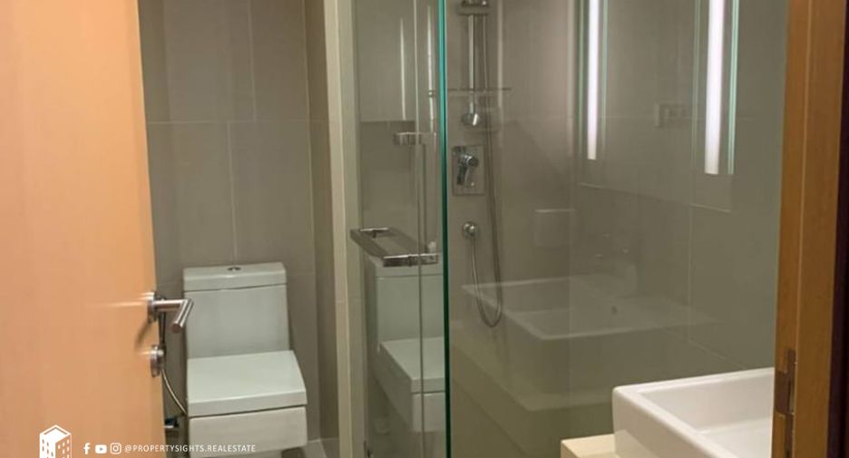 For rent 3 bedrooms condo in Khlong Toei, Bangkok