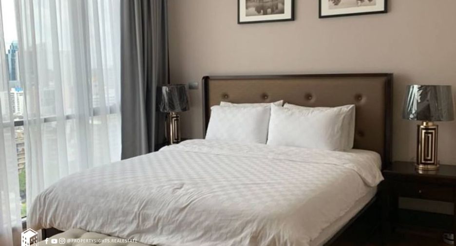 For rent 3 bedrooms condo in Khlong Toei, Bangkok