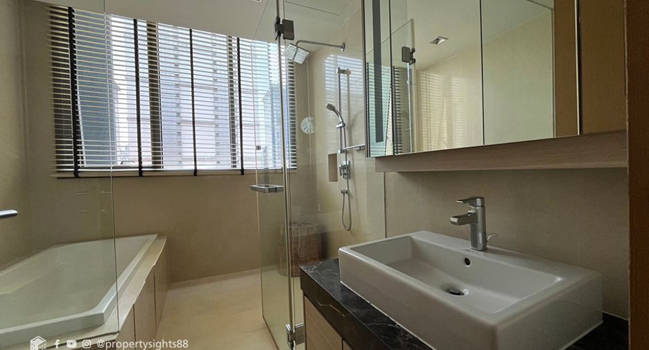 For rent 2 bedrooms condo in Khlong Toei, Bangkok