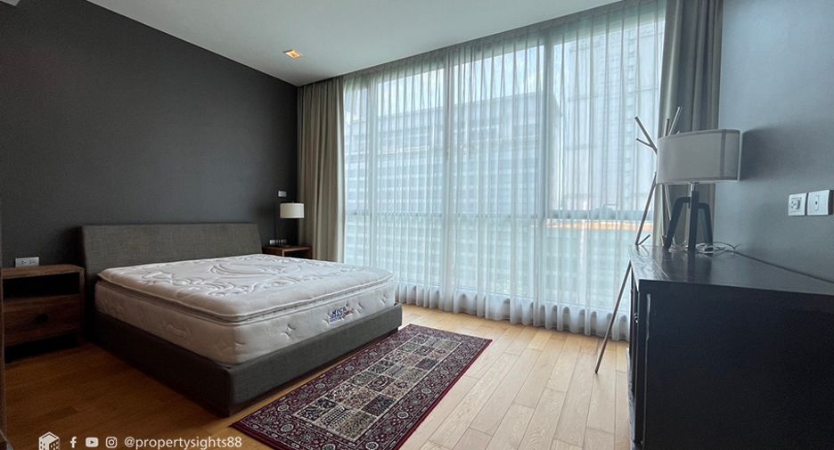 For rent 2 bedrooms condo in Khlong Toei, Bangkok