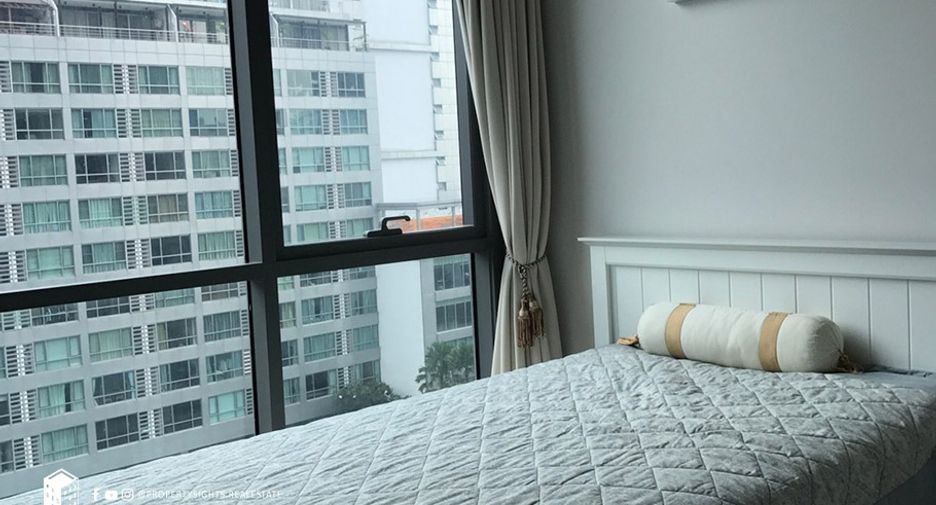 For rent 3 bedrooms condo in Khlong Toei, Bangkok