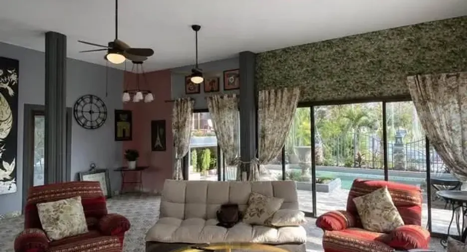 ขาย และ ให้เช่า 4 ห้องนอน วิลล่า ใน บางเสร่, พัทยา