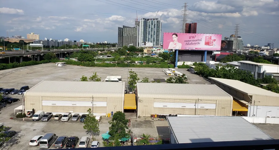 Wohnung zur Miete mit 1 Zimmer in Huai Khwang, Bangkok