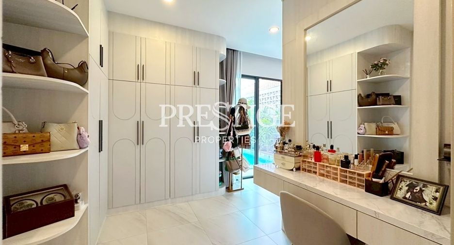 For rent 4 bedrooms house in East Pattaya, Pattaya