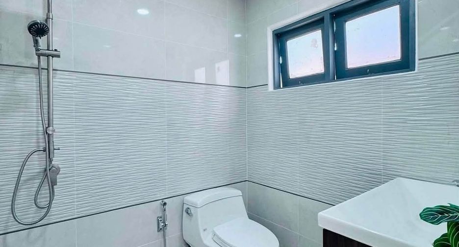 For sale 3 bedrooms villa in Bang Lamung, Chonburi