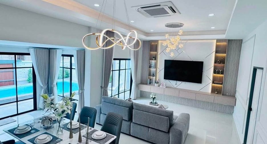 For sale 3 bedrooms villa in Bang Lamung, Chonburi