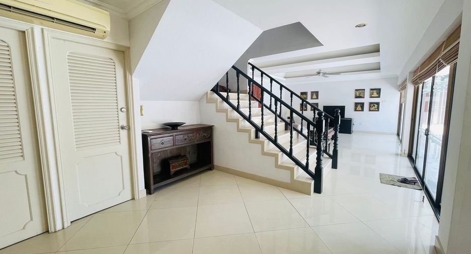 For rent 3 bedrooms villa in Bang Lamung, Chonburi