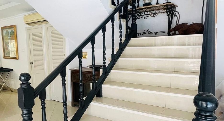 For rent 3 bedrooms villa in Bang Lamung, Chonburi