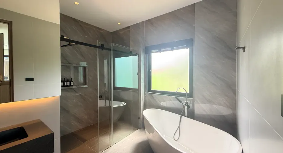 For rent and for sale 7 bedrooms house in Bang Lamung, Chonburi