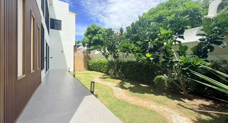 For rent and for sale 7 bedrooms house in Bang Lamung, Chonburi