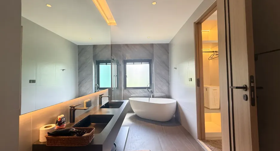 For rent and for sale 7 bedrooms house in Bang Lamung, Chonburi