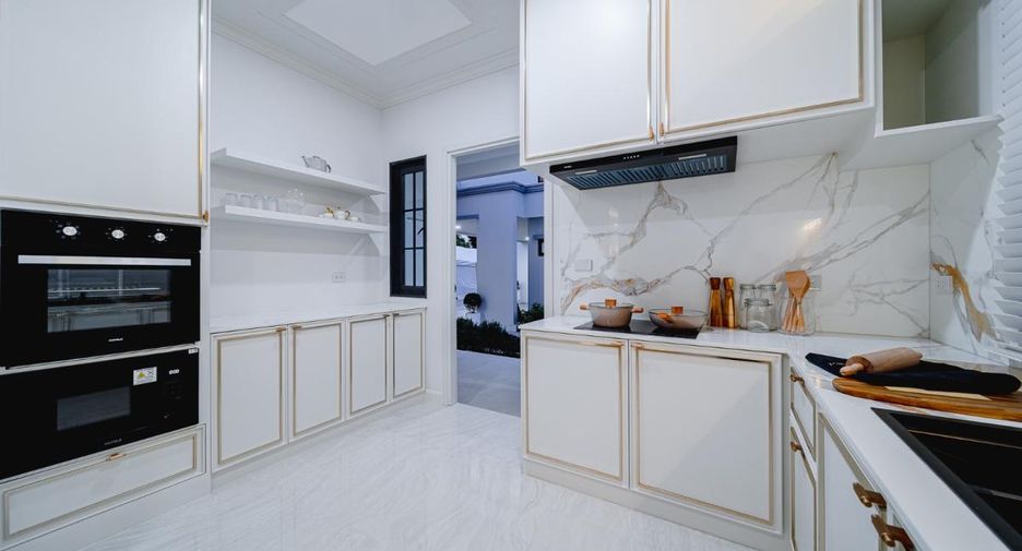 For sale 4 bedrooms house in Bang Lamung, Chonburi