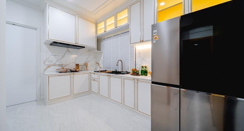 For sale 4 bedrooms house in Bang Lamung, Chonburi
