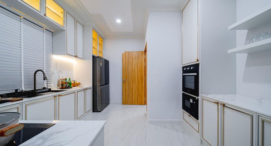 For sale 4 bedrooms house in Bang Lamung, Chonburi
