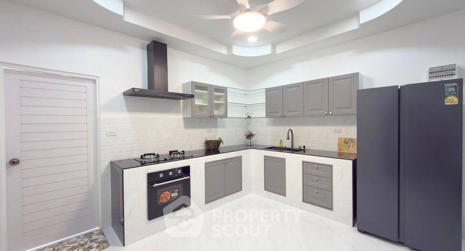For sale 4 bedrooms house in Bang Lamung, Chonburi