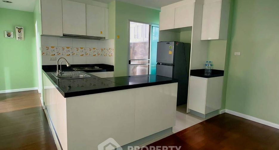 For rent 2 bedrooms condo in Huai Khwang, Bangkok