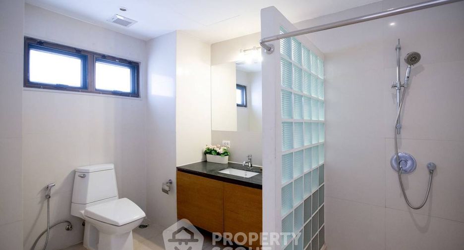 For rent 4 bedrooms apartment in Watthana, Bangkok