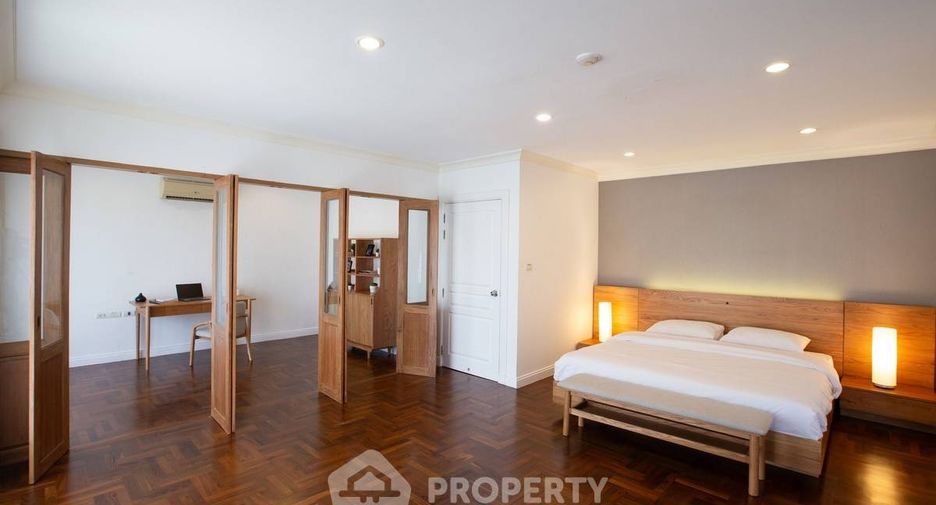 For rent 4 bedrooms apartment in Watthana, Bangkok