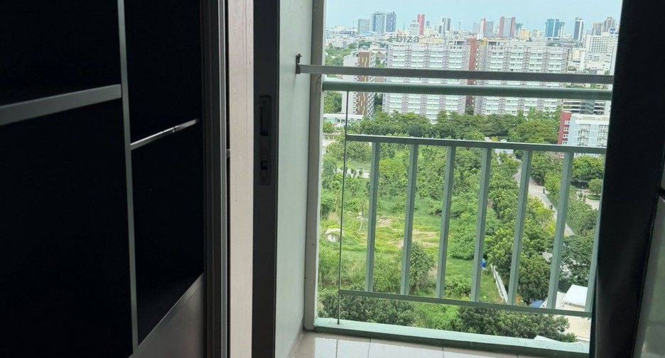 Condo en alquiler de 2 habitaciones en Huai Khwang, Bangkok