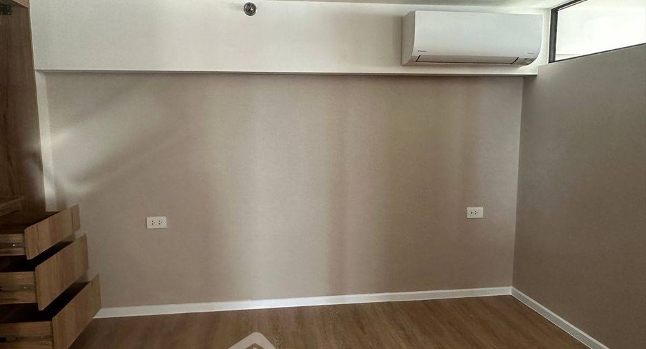 For rent 3 bedrooms condo in Huai Khwang, Bangkok