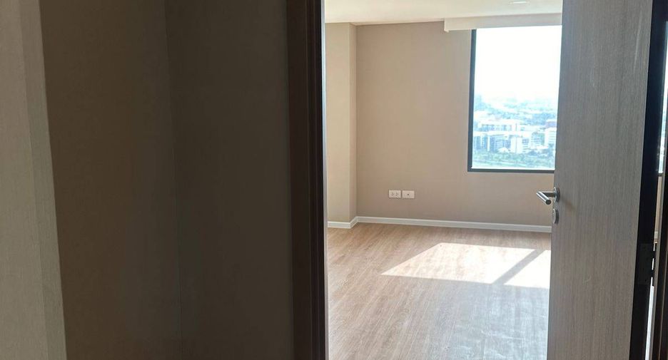 For rent 3 bedrooms condo in Huai Khwang, Bangkok