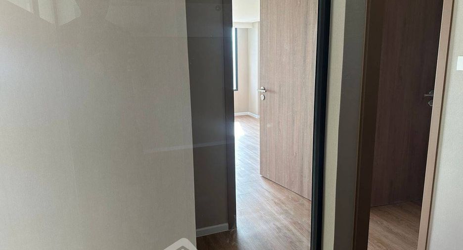 For rent 3 bedrooms condo in Huai Khwang, Bangkok