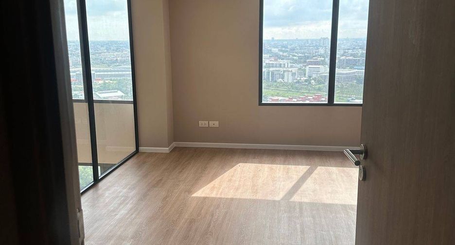 For rent 3 bedrooms condo in Huai Khwang, Bangkok