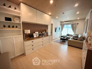 Wohnung zur Miete mit 3 Zimmer in Huai Khwang, Bangkok