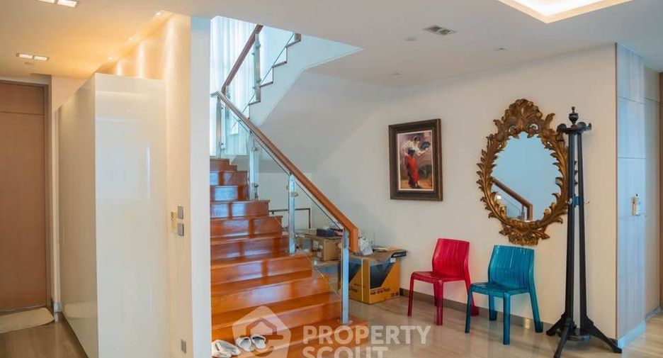 Condo en alquiler de 6 habitaciones en Yan Nawa, Bangkok