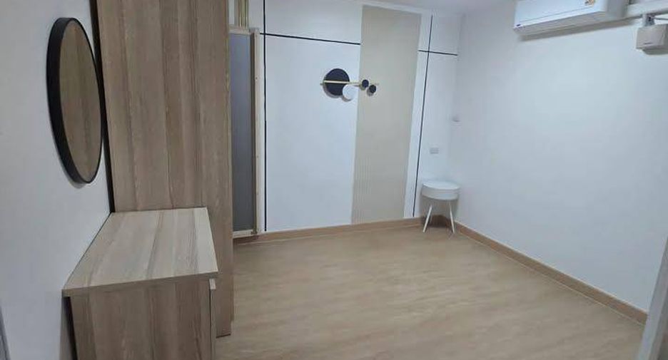 For rent 2 bedrooms condo in Sathon, Bangkok