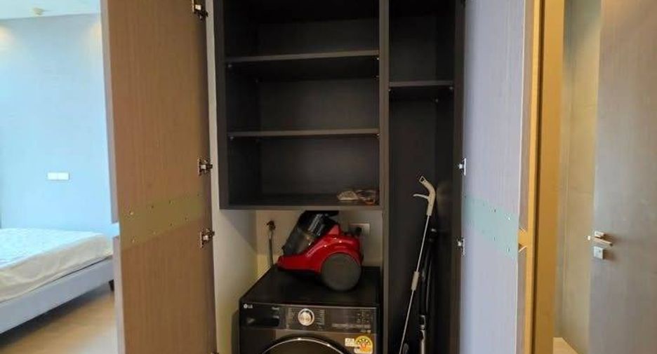 For rent 3 bedrooms condo in Sathon, Bangkok