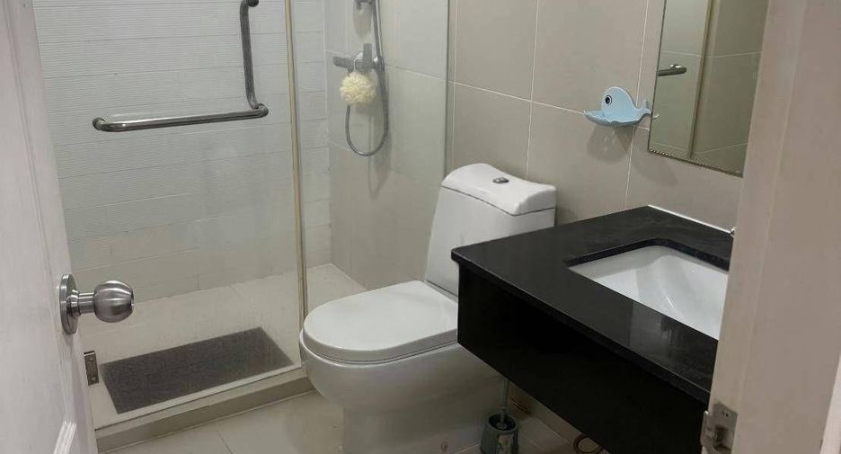 Wohnung zur Miete mit 2 Zimmer in Huai Khwang, Bangkok