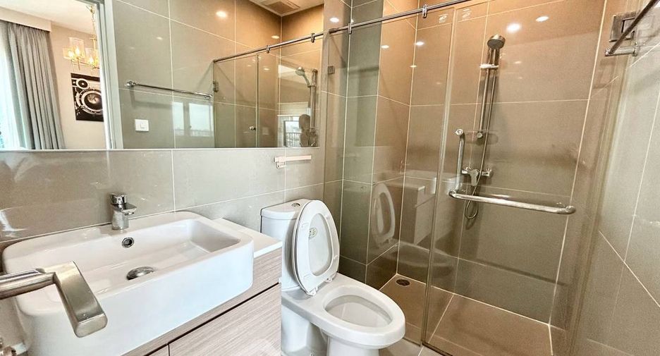 Condo en alquiler de 2 habitaciones en Huai Khwang, Bangkok