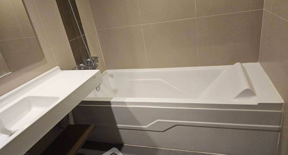 For rent 2 bedrooms condo in Phra Khanong, Bangkok