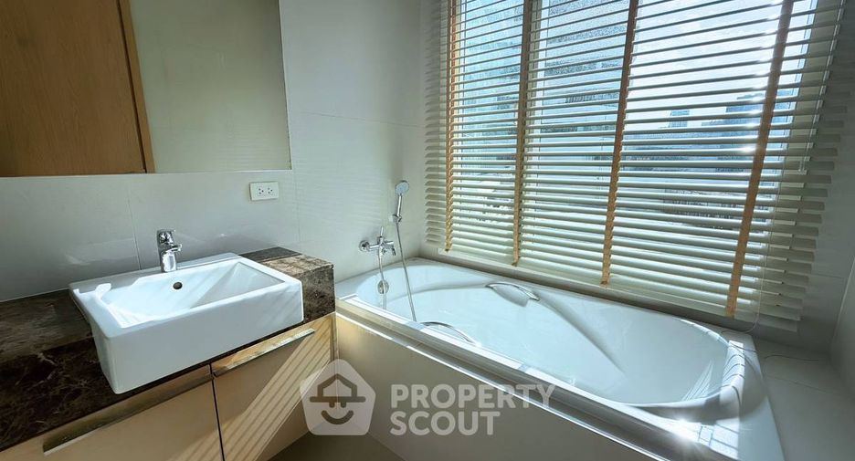 For rent 2 bedrooms condo in Khlong Toei, Bangkok