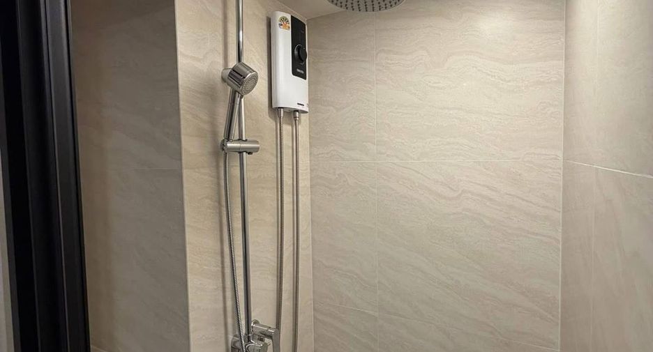 For rent 2 bedrooms condo in Huai Khwang, Bangkok