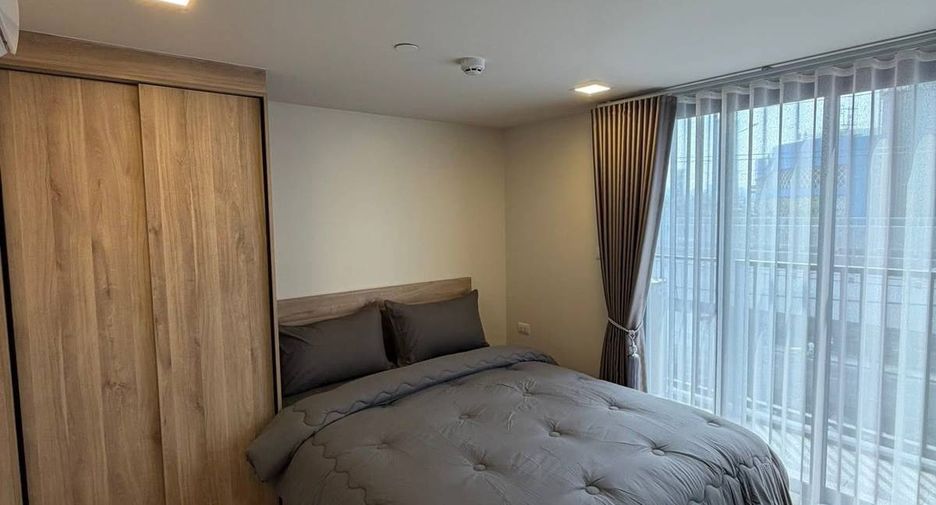 For rent 2 bedrooms condo in Huai Khwang, Bangkok