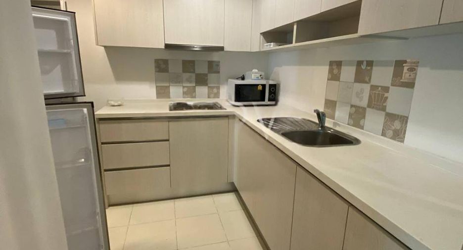Wohnung zur Miete mit 3 Zimmer in Huai Khwang, Bangkok