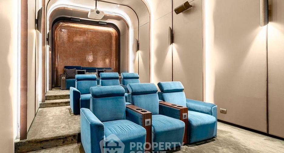 For rent 2 bedrooms condo in Khlong Toei, Bangkok