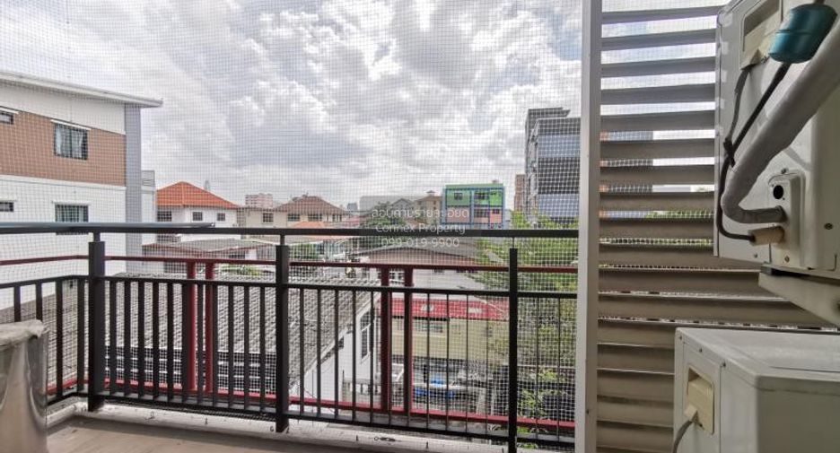 À louer 2 chambres condo à Huai Khwang, Bangkok