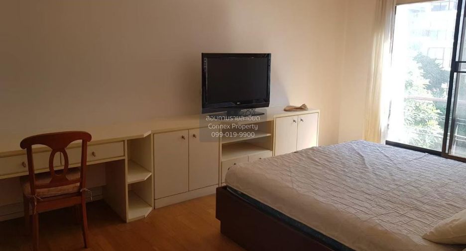 For rent 2 bedrooms condo in Huai Khwang, Bangkok