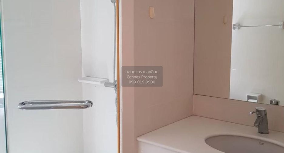 For rent 2 bedrooms condo in Huai Khwang, Bangkok