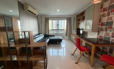 Condo en alquiler de 2 habitaciones en Huai Khwang, Bangkok