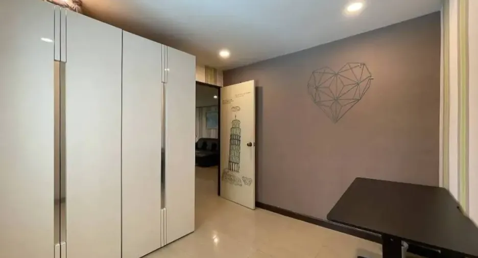 For sale 2 bedrooms condo in Khlong Toei, Bangkok