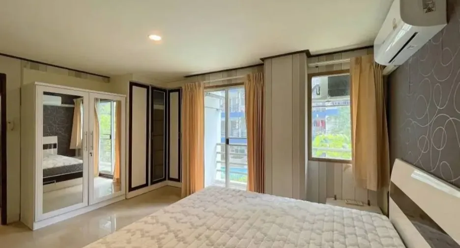 For sale 2 bedrooms condo in Khlong Toei, Bangkok