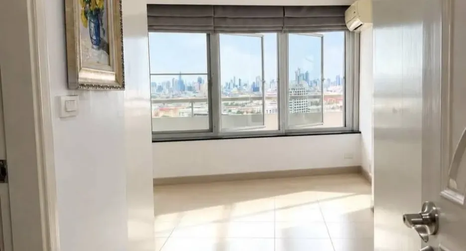For sale 4 ベッドルーム condo in Bang Phlat, Bangkok